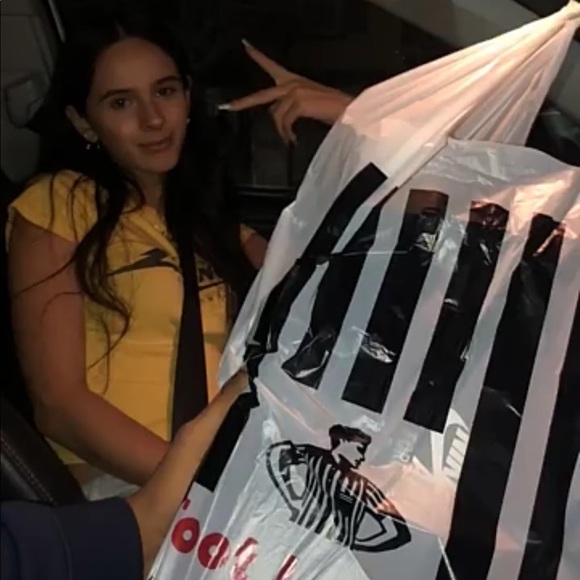 Meet your Posher, Mariana - Picture 5 of 6